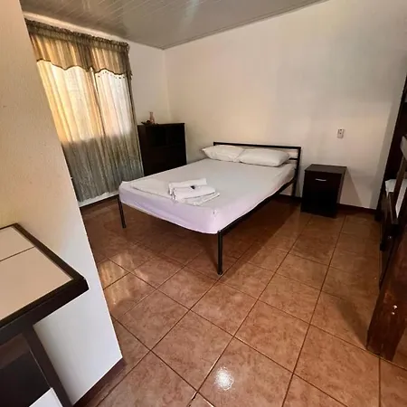 Bed and Breakfast Cabinas Playa Bandera Parrita Exterior foto
