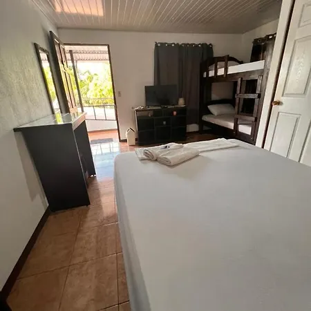 Bed and Breakfast Cabinas Playa Bandera Parrita Exterior foto