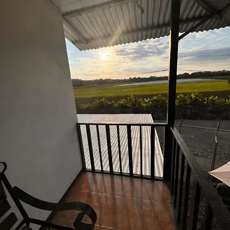Bed and Breakfast Cabinas Playa Bandera Parrita Exterior foto